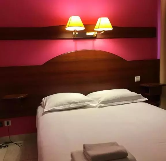 اتاق اکونومی, Bar Restaurant Couleurs Sud