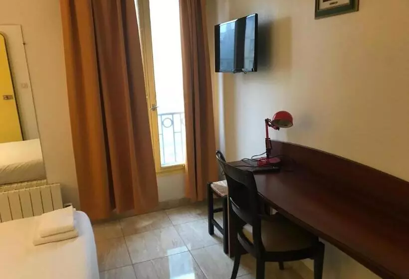 اتاق اکونومی, Bar Restaurant Couleurs Sud