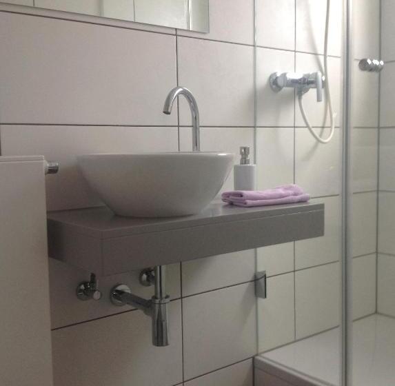 דירת חדר, Barbara