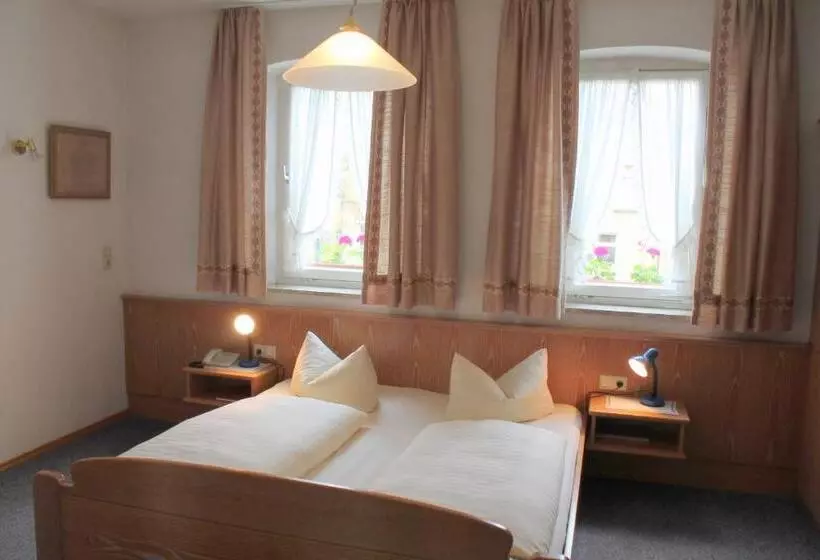スタンダードトリプルルーム, Bezold