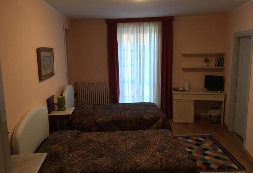 Номер Стандарт, Castelbourg