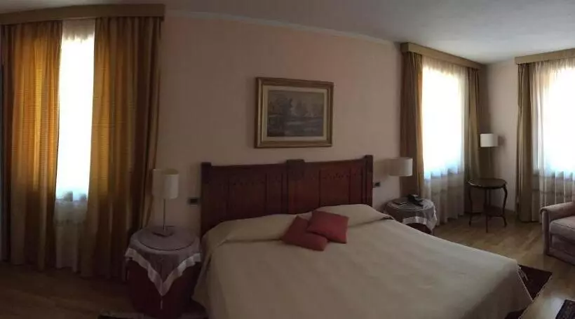 デラックスルーム, Castelbourg