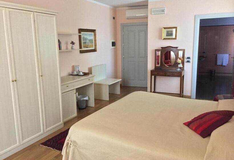 Номер Deluxe, Castelbourg