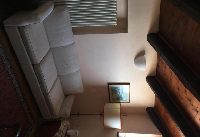 Полулюкс, Castelbourg