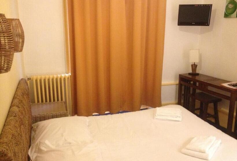 スタンダードルーム, Bar Restaurant Couleurs Sud