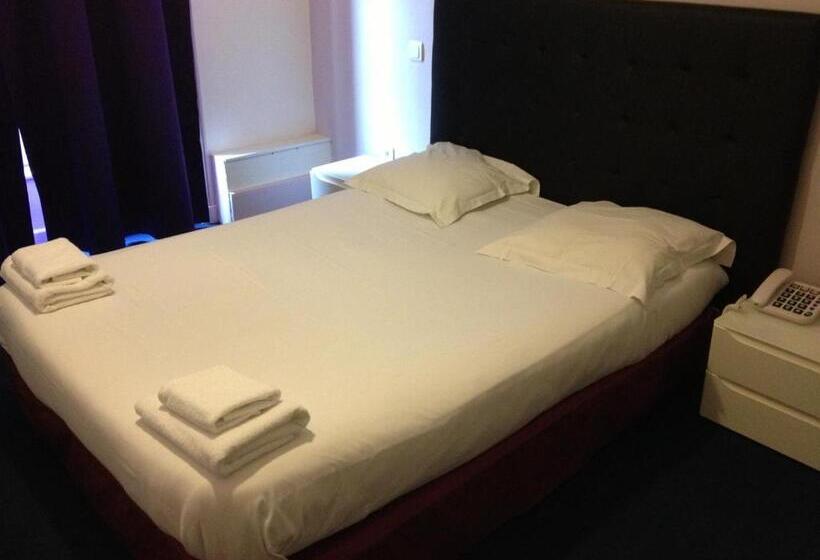 スタンダードルーム, Bar Restaurant Couleurs Sud