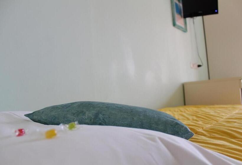 חדר סטנדרט יחיד מותאם לאדם עם מוגבלויות, Del Sole