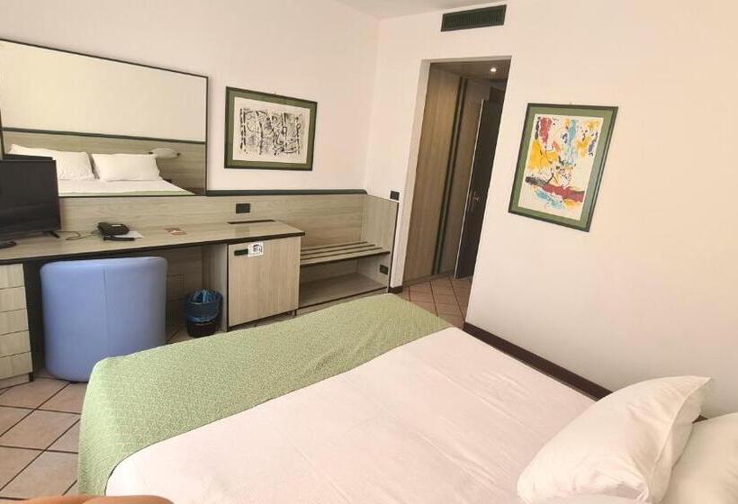 غرفة قياسية, Garden