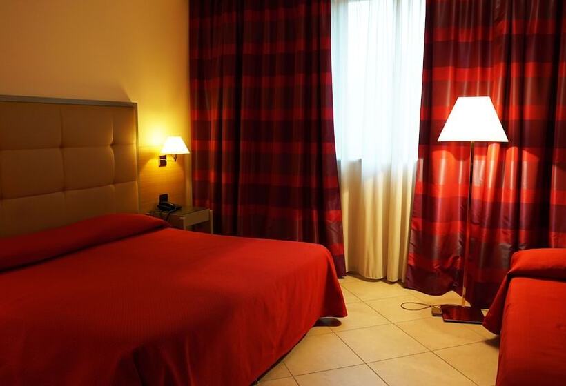 Camera Tripla Standard, Garden