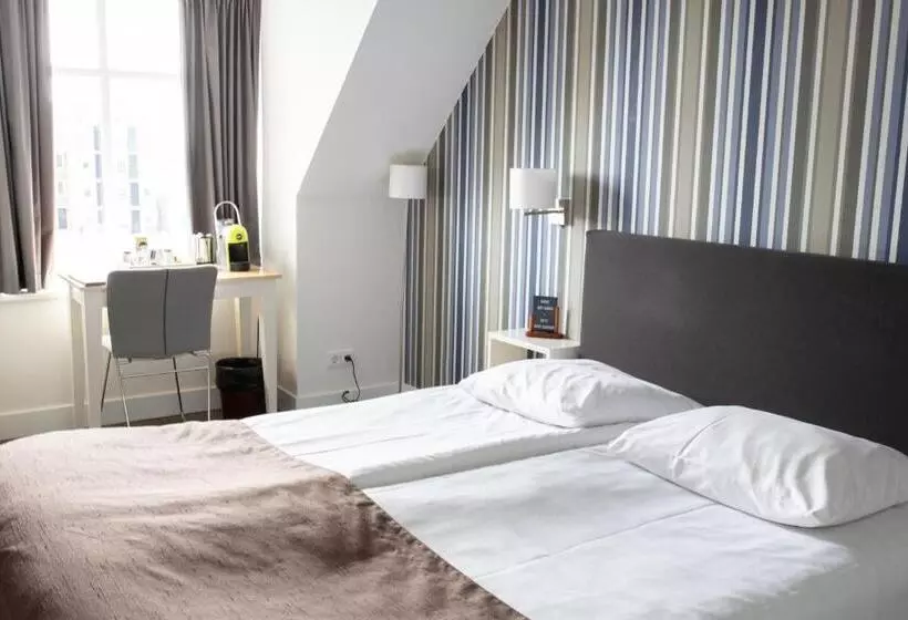 Deluxe Room, Het Rechthuis
