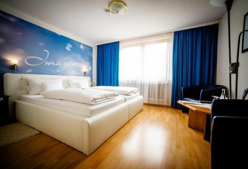 标准间, Holzschuhs Schwarzwald