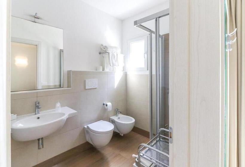 חדר קומפורט לשלושה, Jesulum