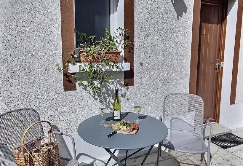 インサイドトリプルスタンダードルーム, Logis Hôtel Du Cygne