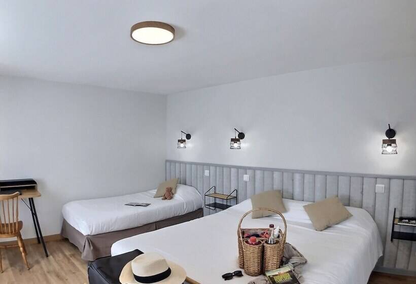 חדר סטנדרט פנימי לשלושה, Logis Hôtel Du Cygne