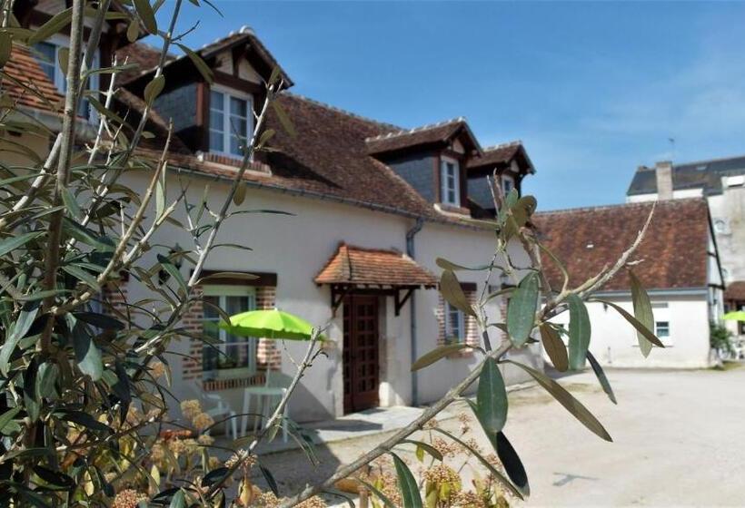 חדר סטנדרט לשלושה, Logis Hôtel Du Cygne