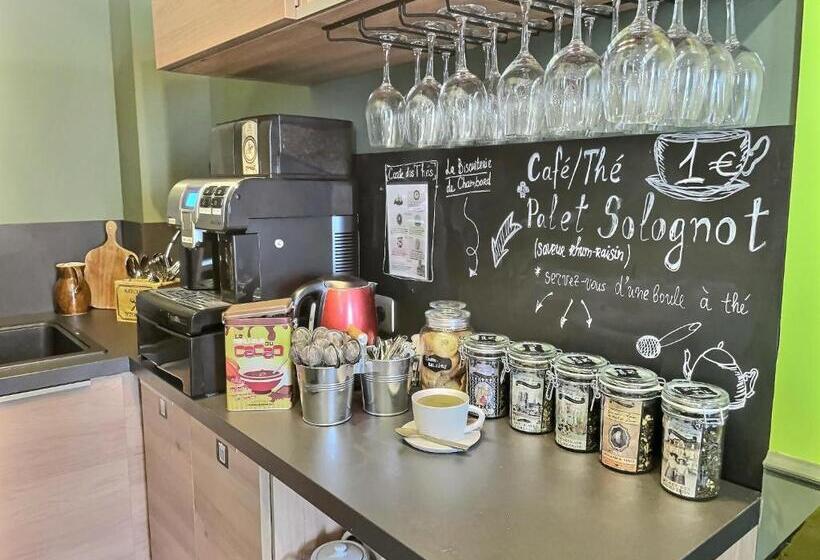 חדר סטנדרט לשלושה, Logis Hôtel Du Cygne