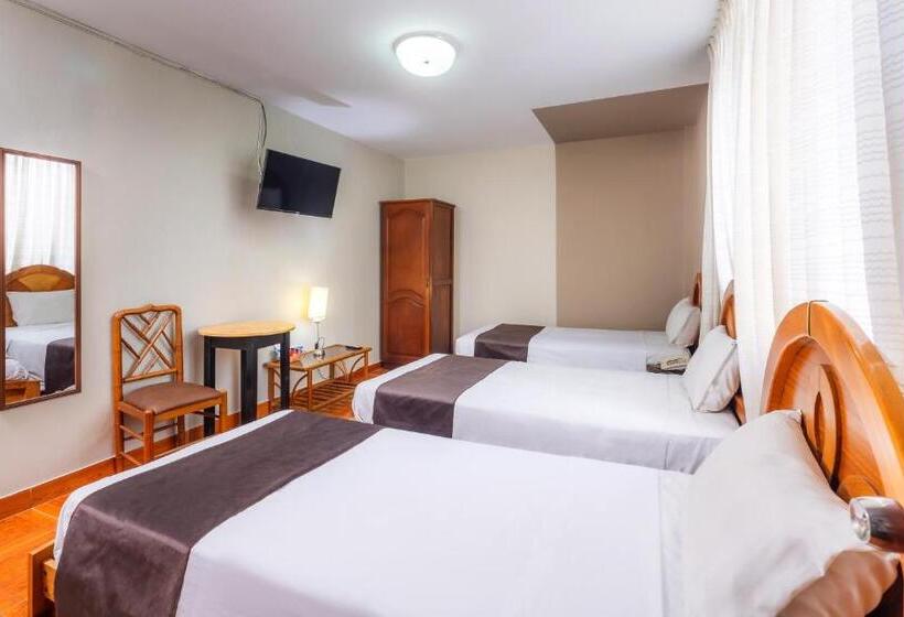 חדר סטנדרט לשלושה, Portada Del Sol