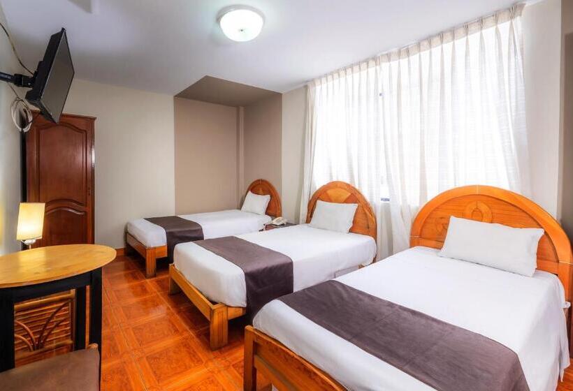 חדר סטנדרט לשלושה, Portada Del Sol