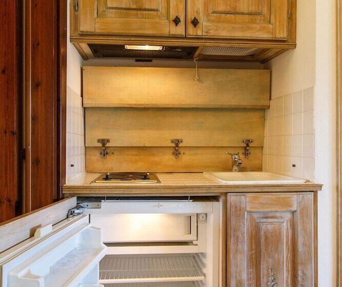 استودیوی استاندارد, Porto Giunco Residence