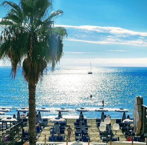 海景标准间带阳台, Tina