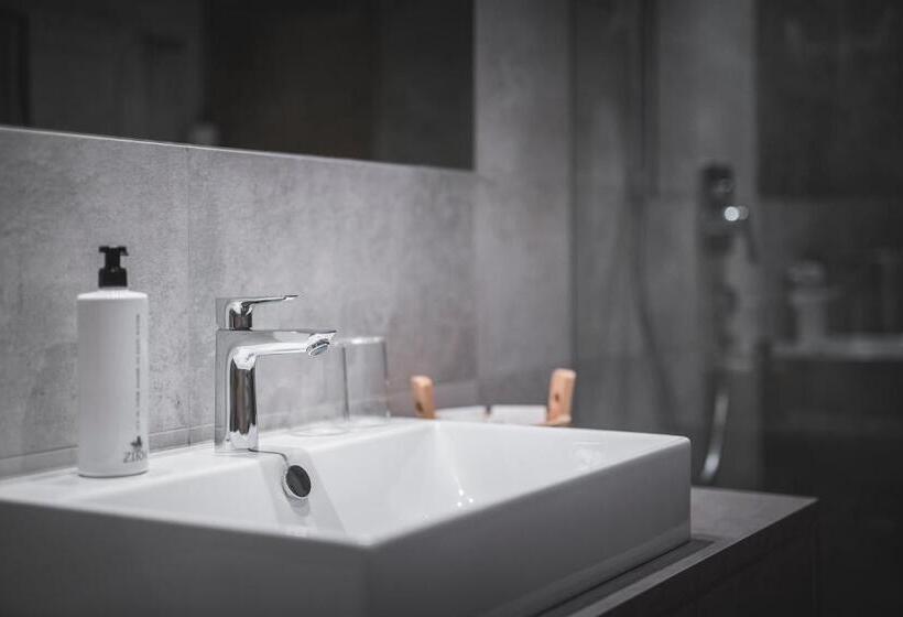 带阳台套房, Kronplatz Resort Berghotel Zirm