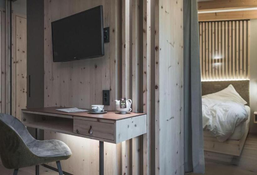 小型套房带阳台, Kronplatz Resort Berghotel Zirm