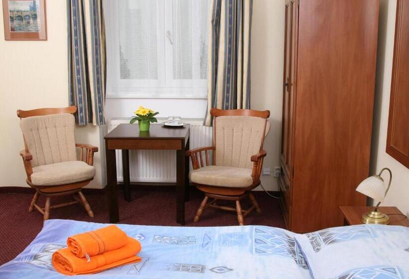 Standard Room, Aaron