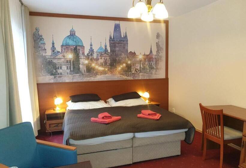 Standard Room, Aaron