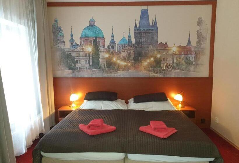 Standard Room, Aaron