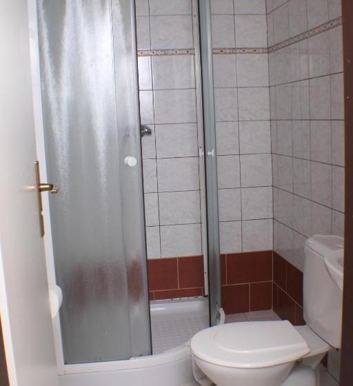 Standard Quadruple Room, Aaron