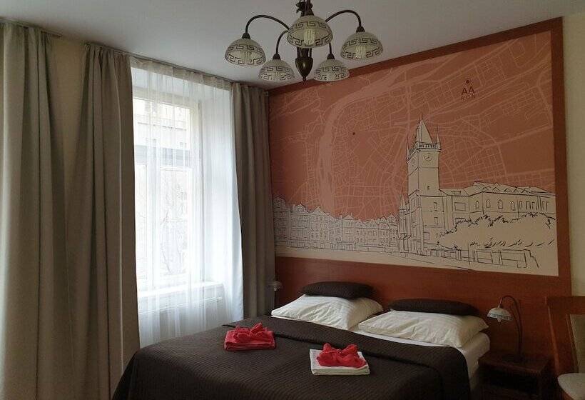 Standard Room, Aaron