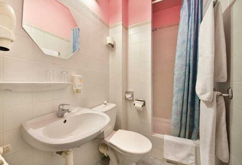 Standard Triple Room, Aaron