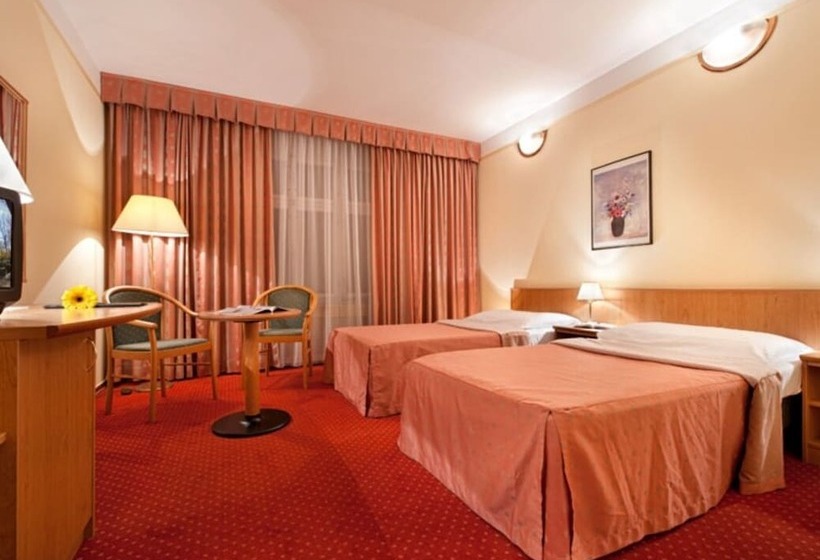 Standard Triple Room, Aaron