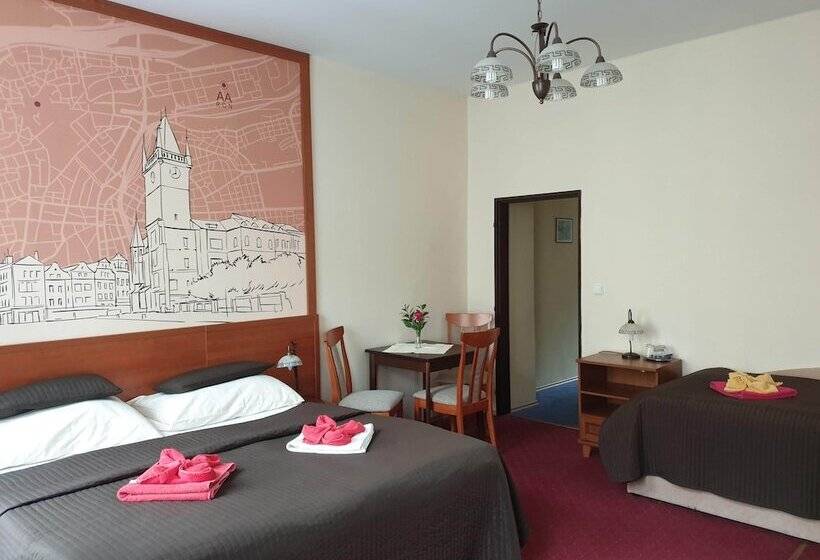 Standard Triple Room, Aaron