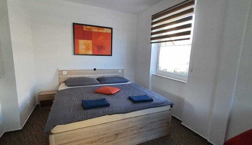 Quarto Economy, Tm Travel