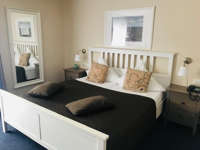 标准间, Admiral Scheer