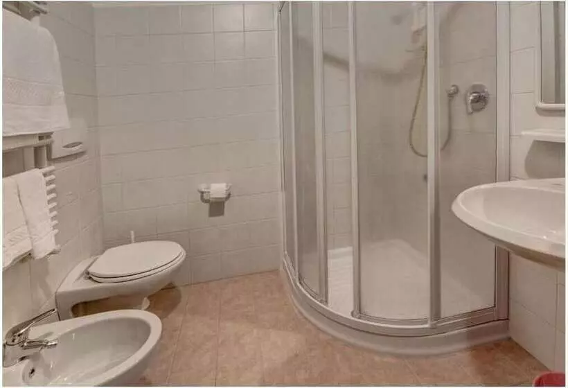 Standard-huone, Al Larin