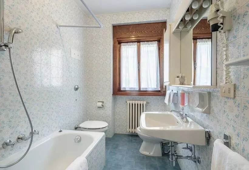 Standard Kolmen Hengen Huone, Al Larin