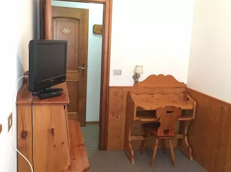 Standard Kolmen Hengen Huone, Al Larin