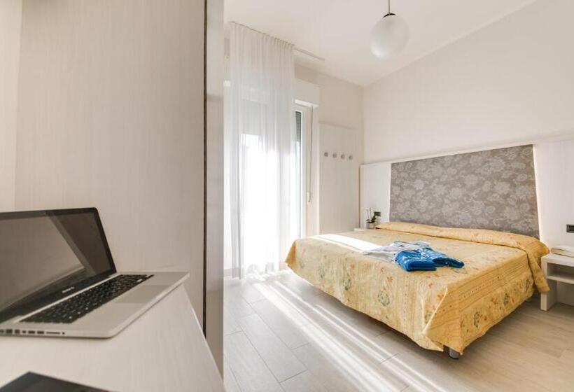 舒适三人间, Alba D'oro