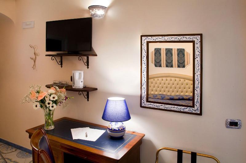 Полулюкс, Albergo L Antico Convitto