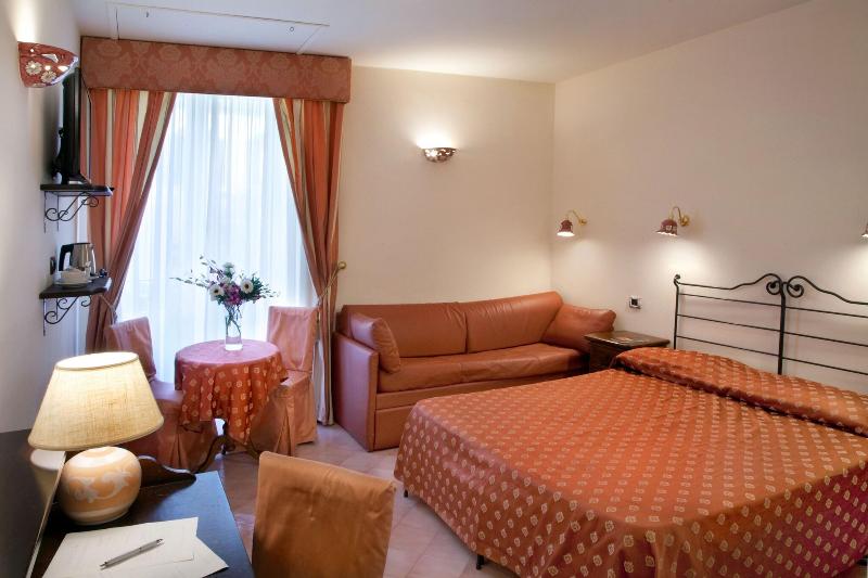 コンフォートルーム, Albergo L Antico Convitto