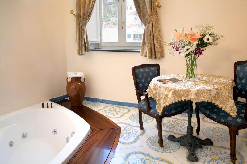 Полулюкс, Albergo L Antico Convitto