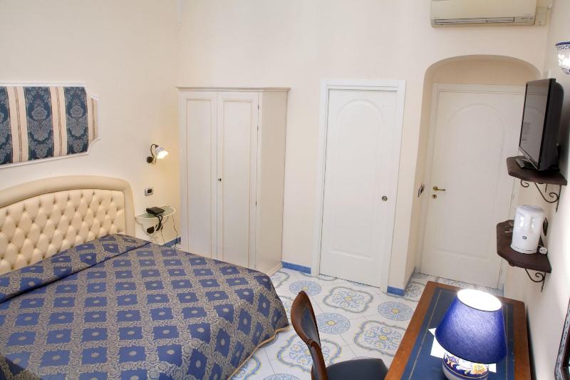 Полулюкс, Albergo L Antico Convitto