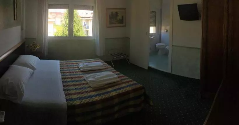 اتاق استاندارد, Astoria