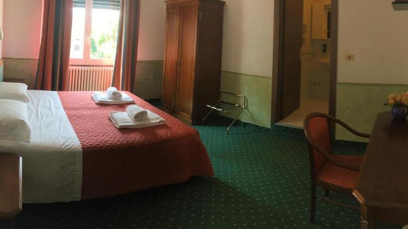 スタンダードルーム, Astoria