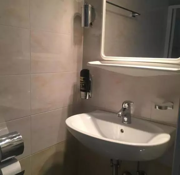 اتاق استاندارد چهار تخته, Astoria