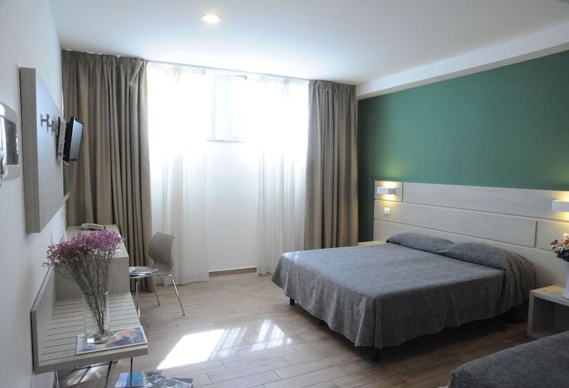 Economy Quadruple Room, Astoria