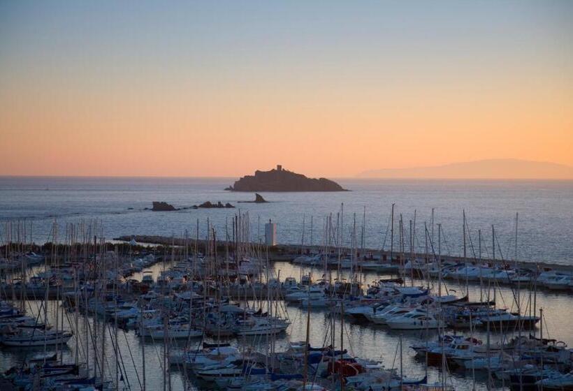 سوییت سوپریور با چشمانداز دریا, Cala Del Porto Punta Ala