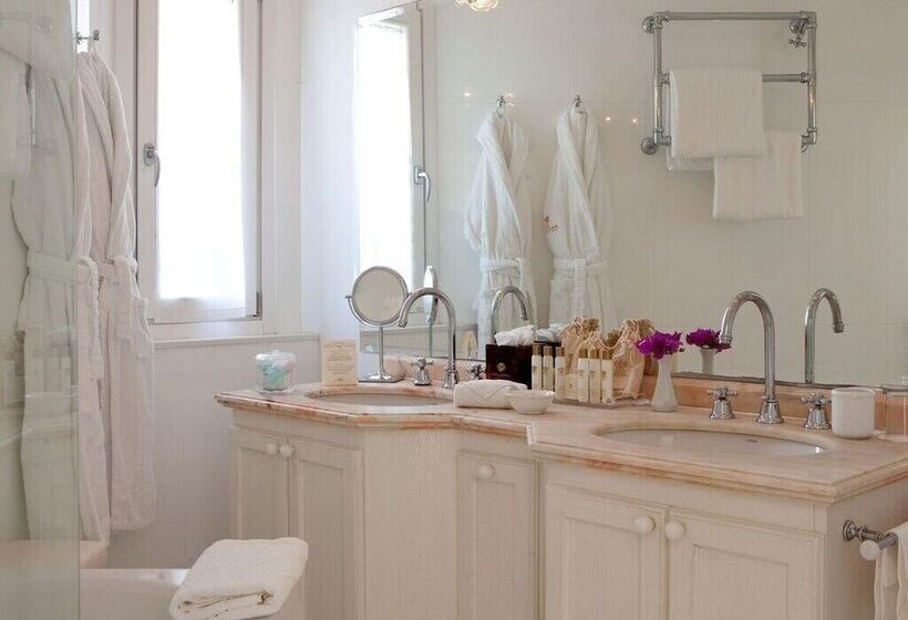 سوییت جونیور با چشمانداز دریا, Cala Del Porto Punta Ala